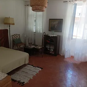 Habitación en casa particular Jolie Dans Cosy En Plein Centre, Marsella