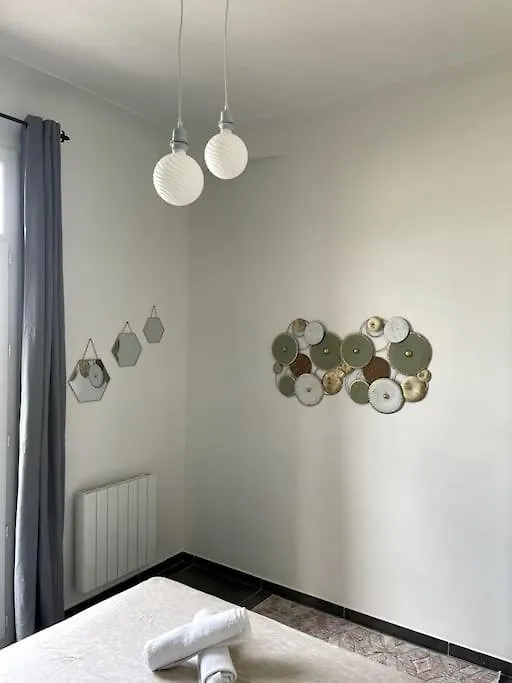 Apartment Le Triomphe Logement Central, 8 Pax 3 Chambres Marseille France