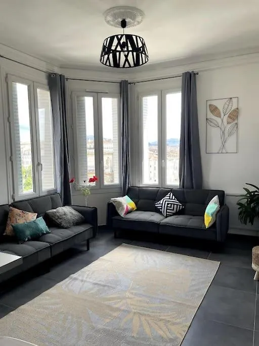 Apartment Le Triomphe Logement Central, 8 Pax 3 Chambres Marseille France
